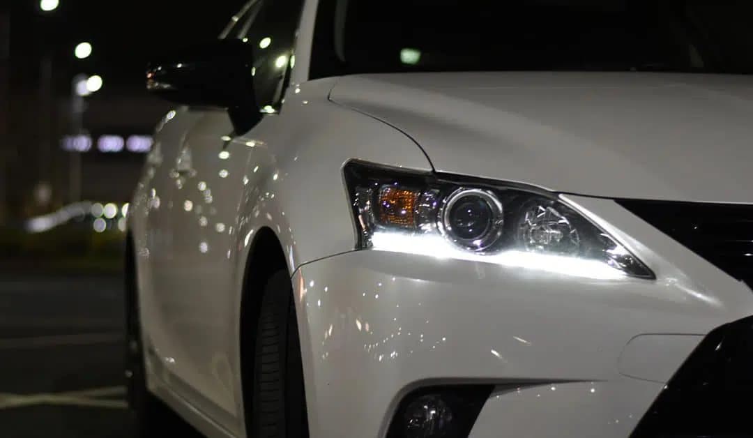 Darbuotojas, kurio skundo dėl darbo automobilio buvo nepaisyta, gavo kompensaciją