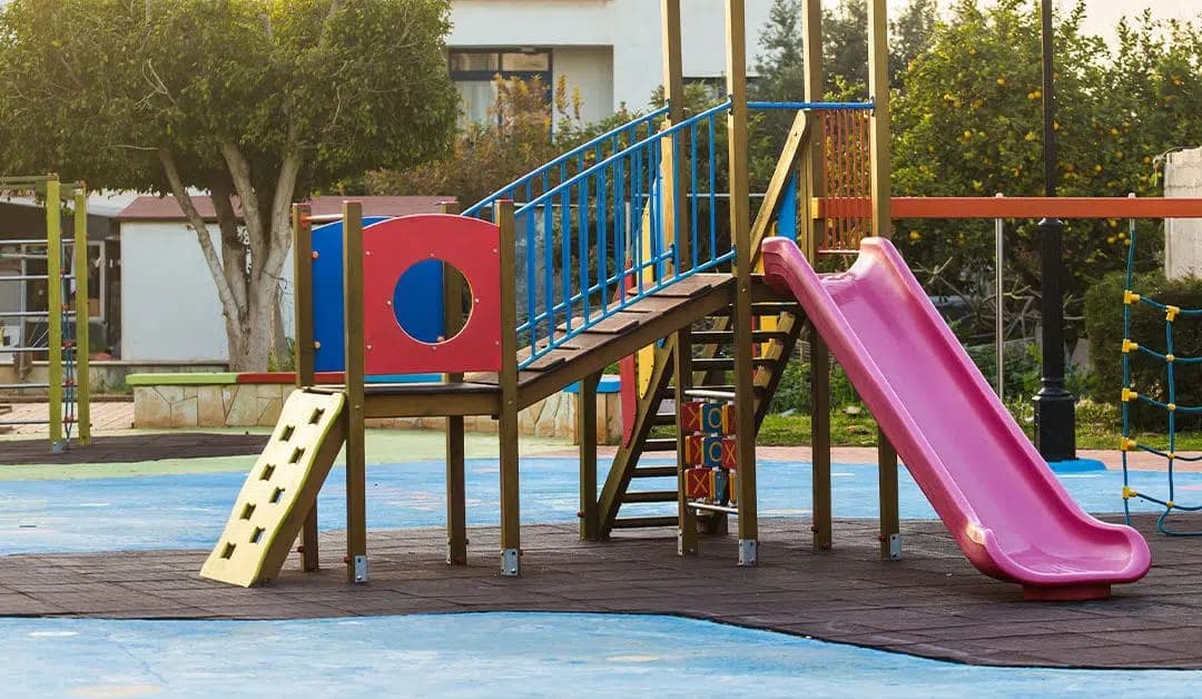 Penkiametė, sužeista žaidimų aikštelėje, gavo € 19 900 iš valdymo kompanijos